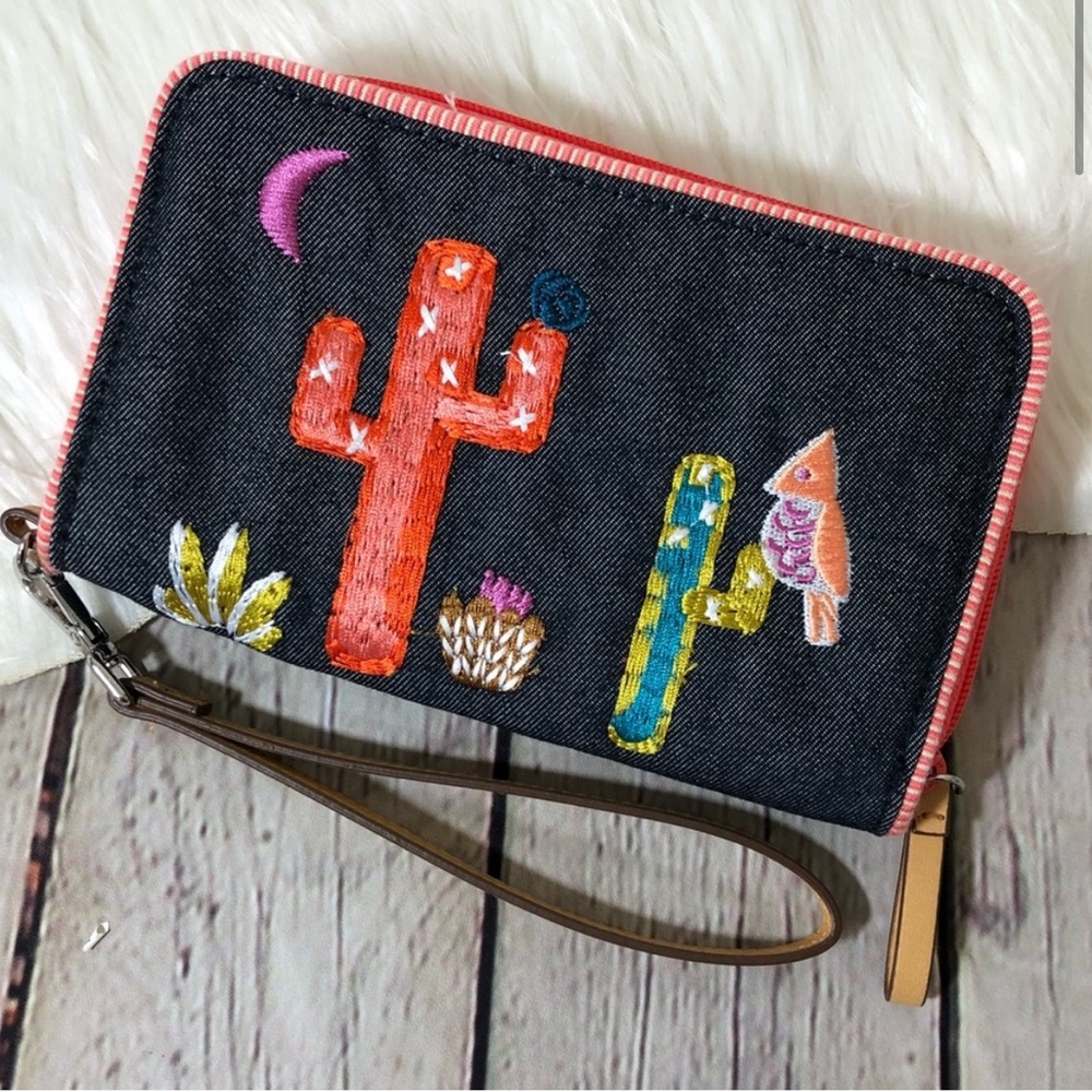 NWT Vera Bradley Cactus RFID Grab‎ & Go Wristlet Desert Cardinals Embroidered